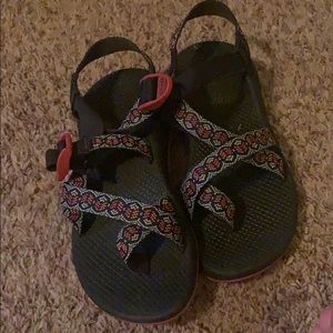Multicolor peace sign chacos size 8